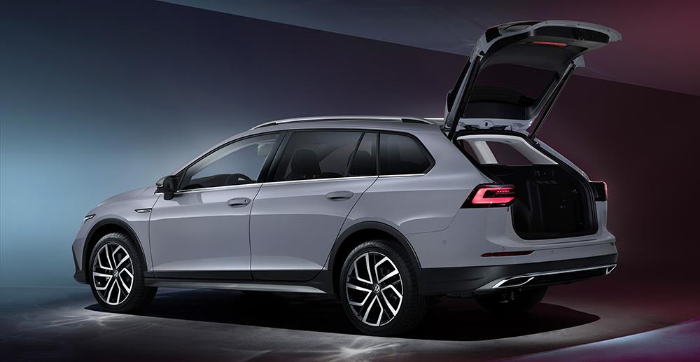 The_new_Golf_Alltrack-grey-side-boot-open